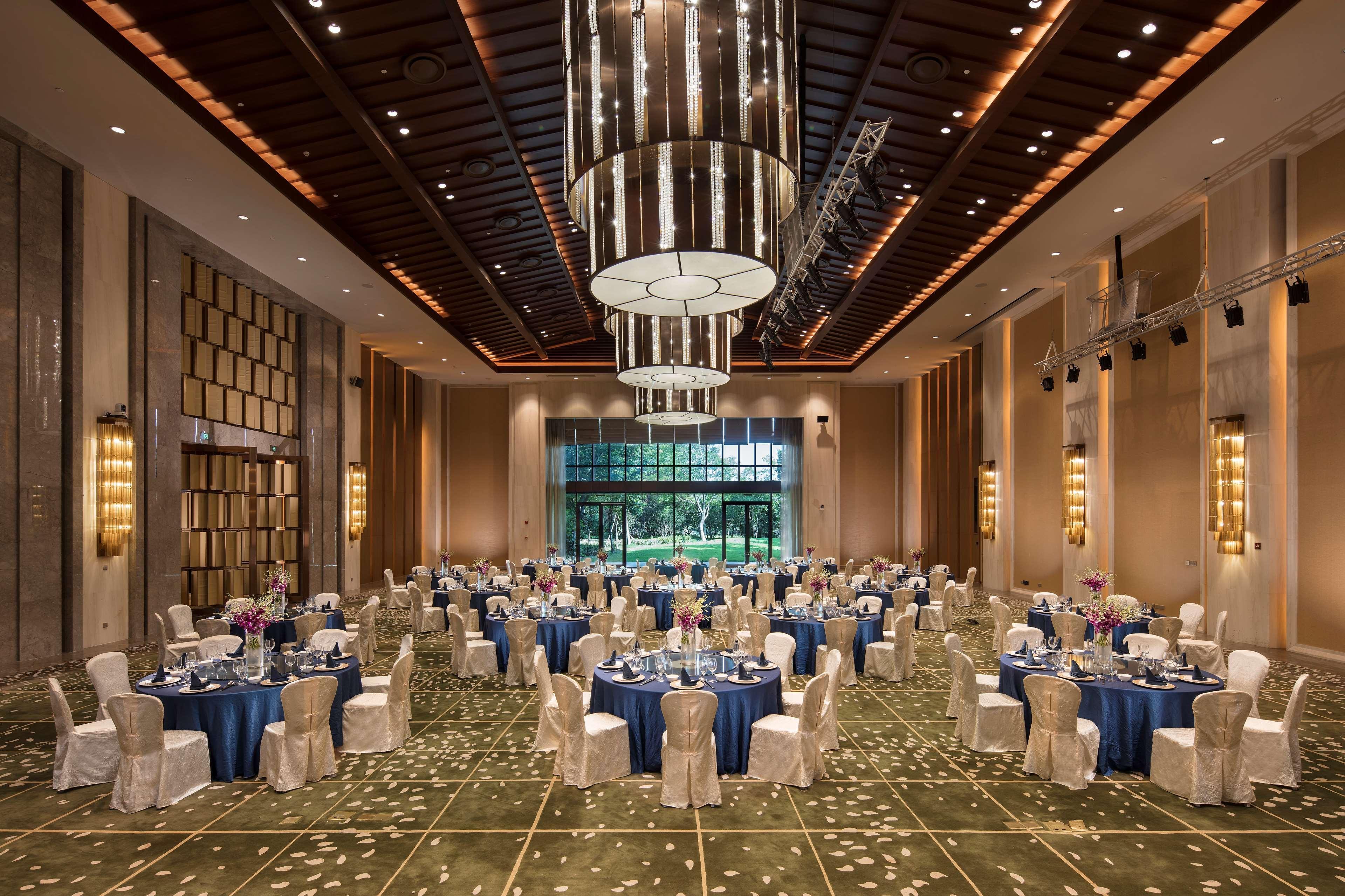 Hilton Wuhan Optics Valley Extérieur photo