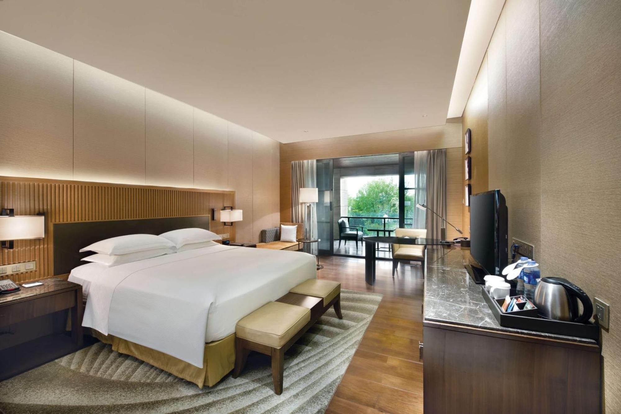Hilton Wuhan Optics Valley Extérieur photo