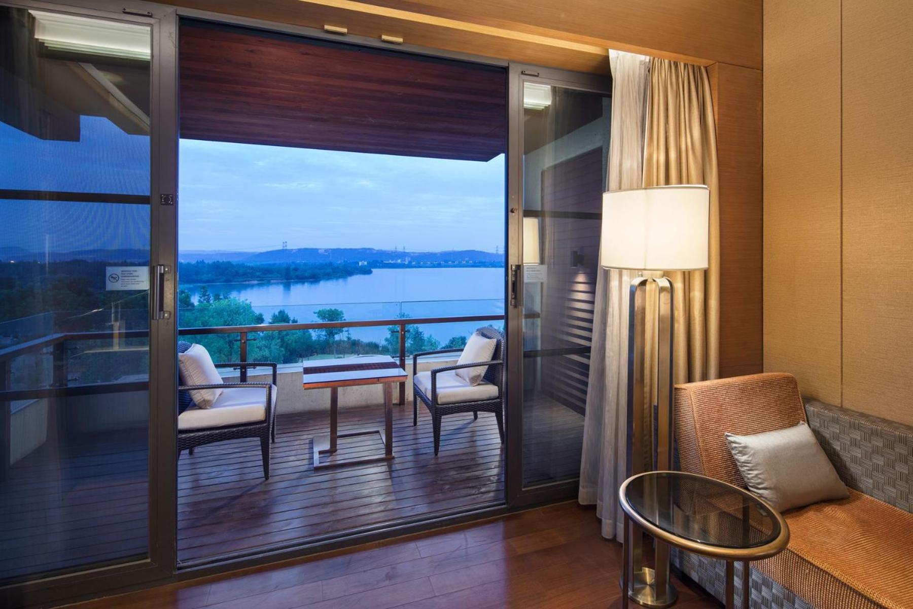 Hilton Wuhan Optics Valley Extérieur photo