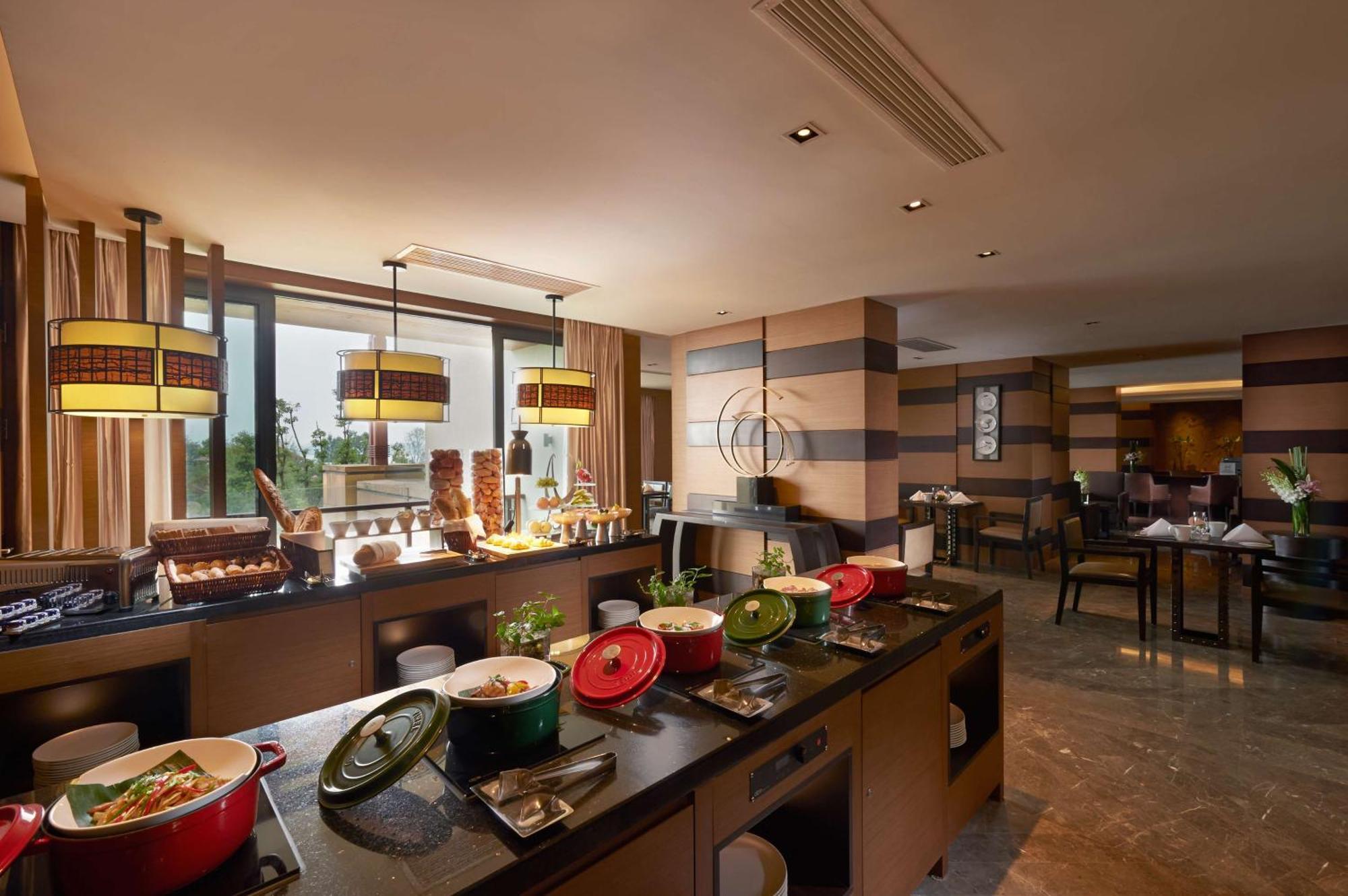 Hilton Wuhan Optics Valley Extérieur photo