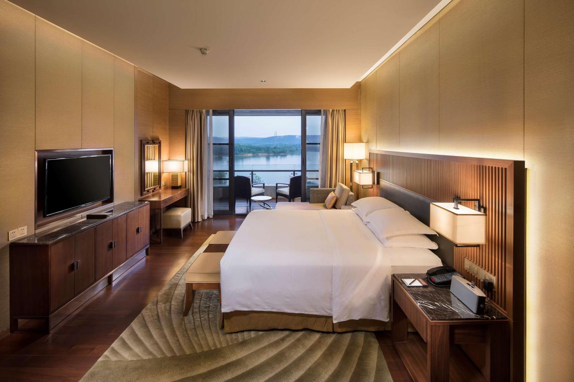 Hilton Wuhan Optics Valley Extérieur photo