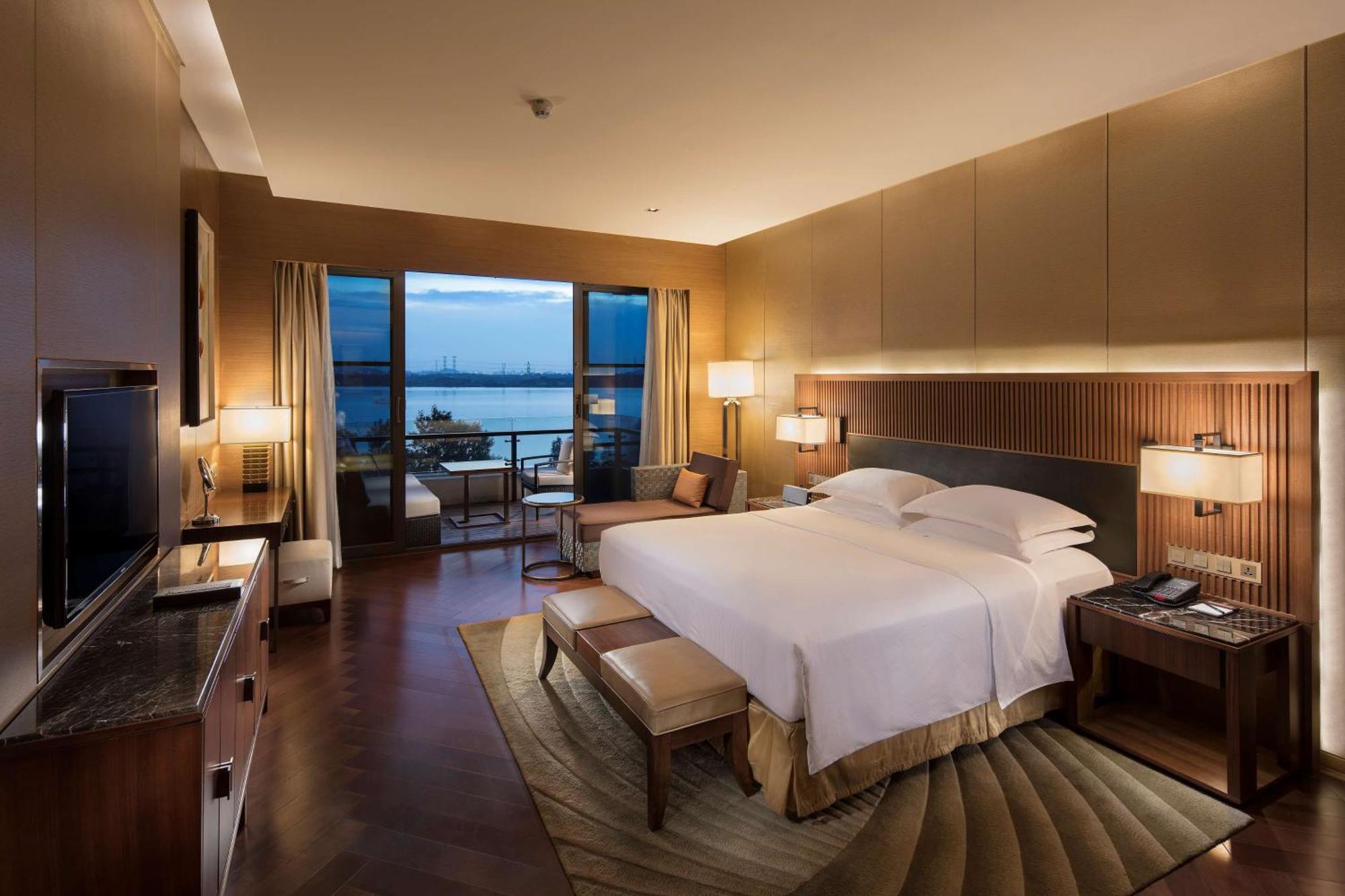 Hilton Wuhan Optics Valley Extérieur photo
