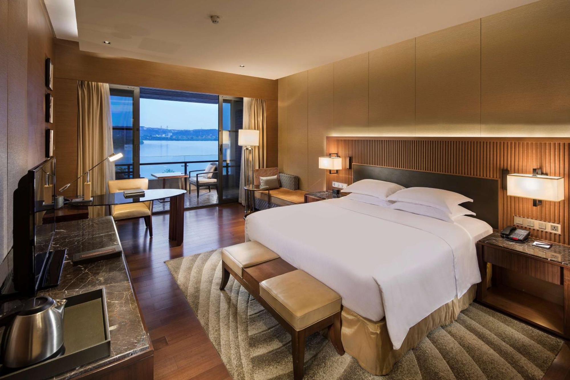 Hilton Wuhan Optics Valley Extérieur photo