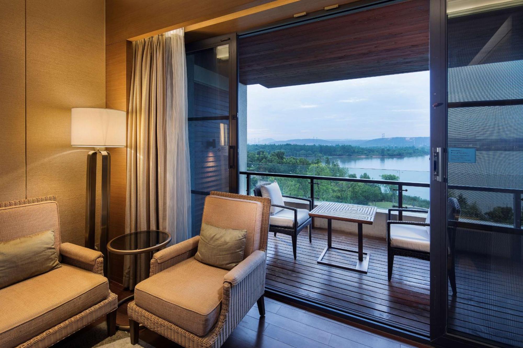Hilton Wuhan Optics Valley Extérieur photo